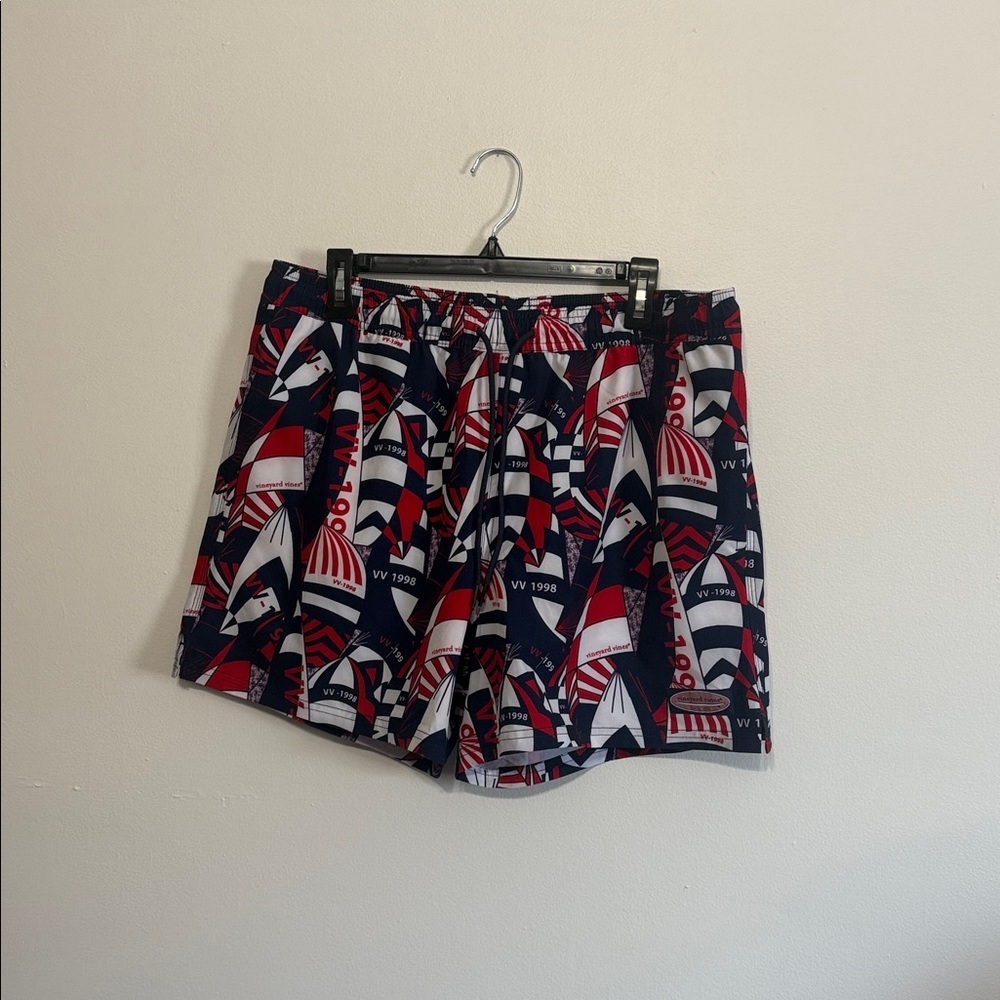 Vineyard Vines Red and Blue sailboats VV 1998 pattern size large